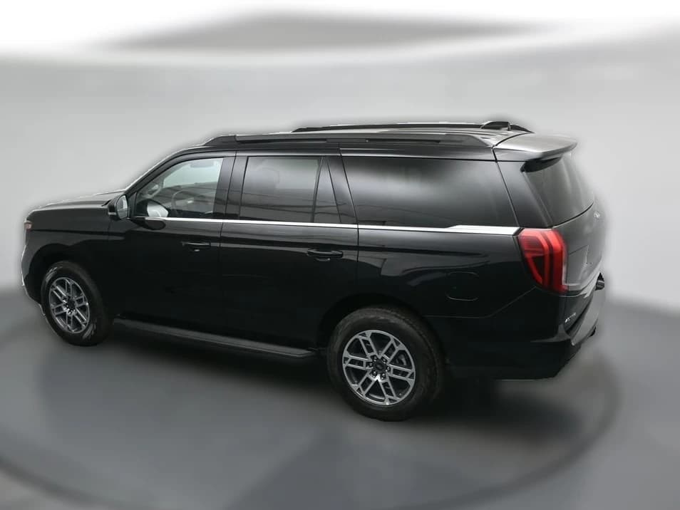 Ford Expedition Active 4x4 2026 — side view