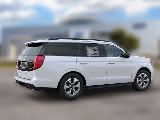Ford Expedition Active 4x4 2027 — side view