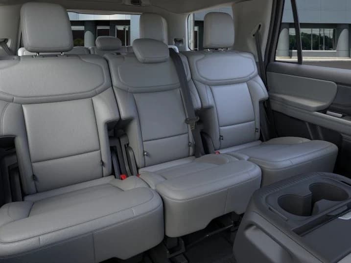 Ford Expedition Active 4x4 2026 — side view