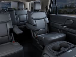 Ford Expedition Active 4x4 2027 — side view