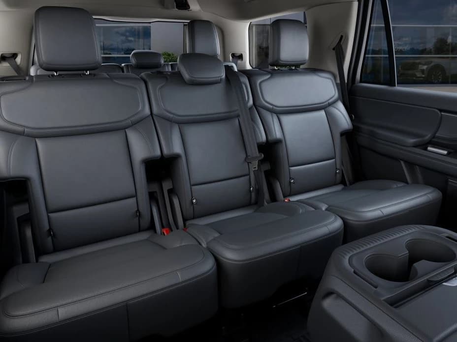 Ford Expedition Active 4x4 2027 — side view