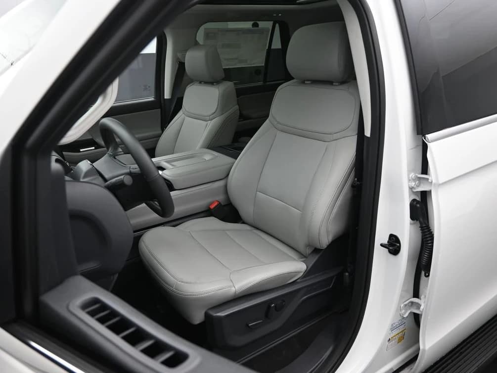 Ford Expedition Active 4x4 2026 — side view