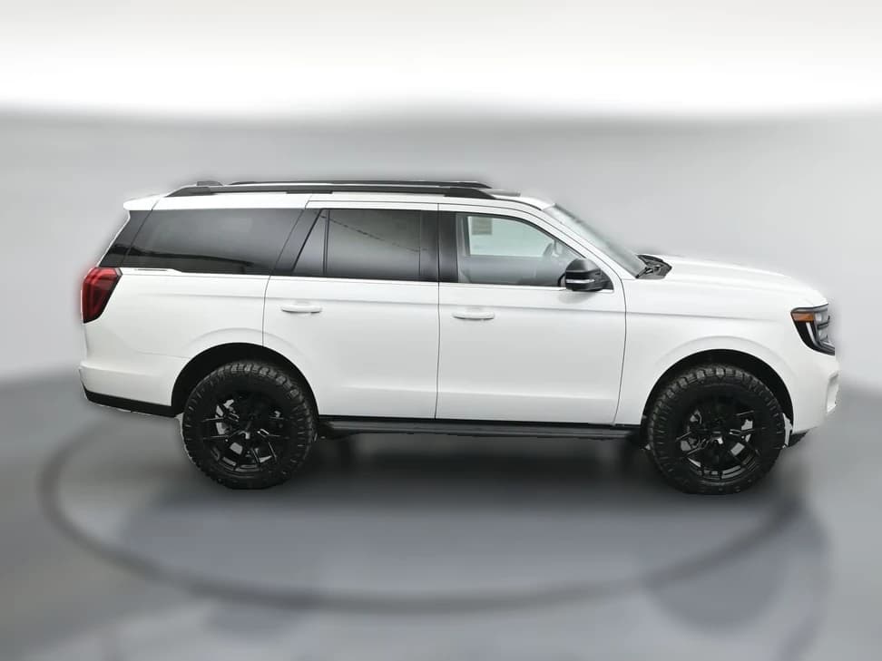 Ford Expedition Active 4x4 2026 — side view