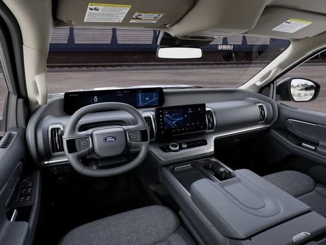 Ford Expedition Active 4x4 2027 — side view