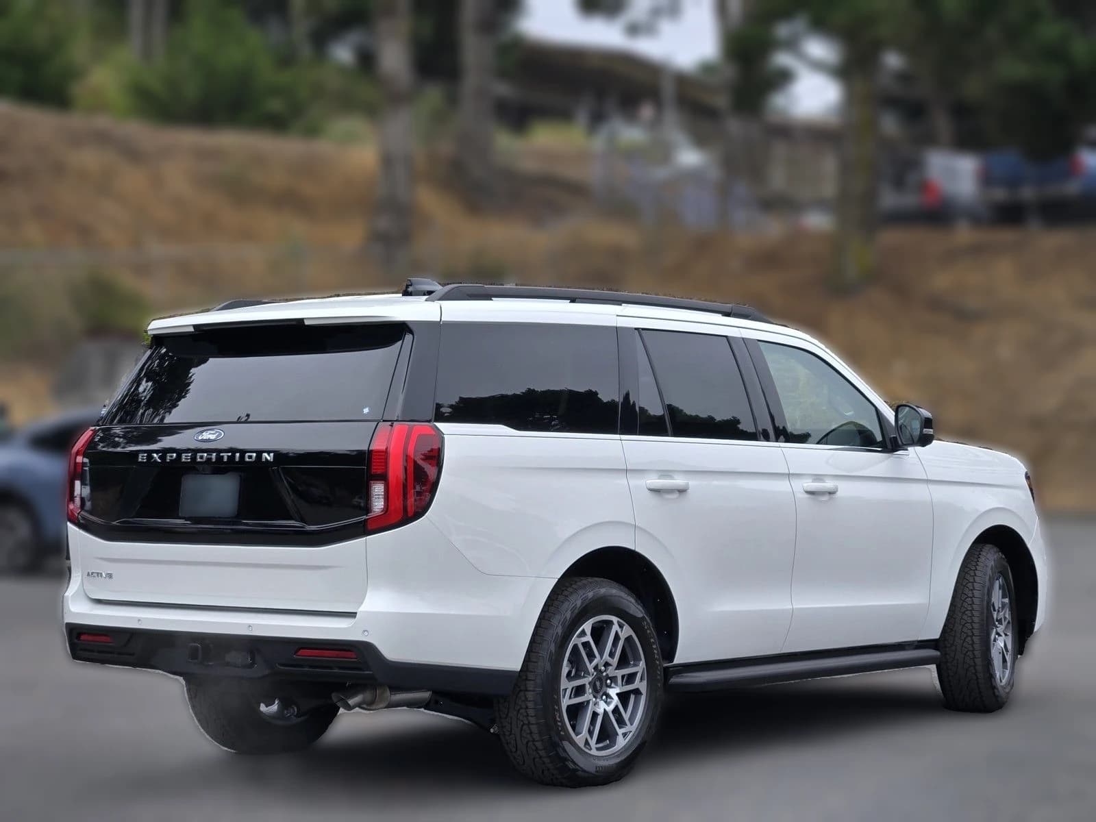 Ford Expedition Active 4x4 2026 — side view