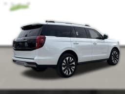 Ford Expedition Platinum 4x4 2026 — side view