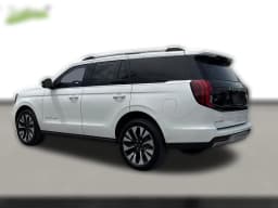 Ford Expedition Platinum 4x4 2026 — side view