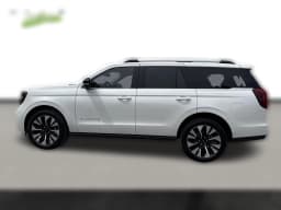 Ford Expedition Platinum 4x4 2026 — side view