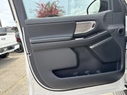 Ford Expedition Platinum 4x4 2026 — side view
