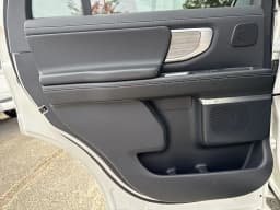 Ford Expedition Platinum 4x4 2026 — side view