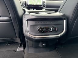Ford Expedition Platinum 4x4 2026 — side view