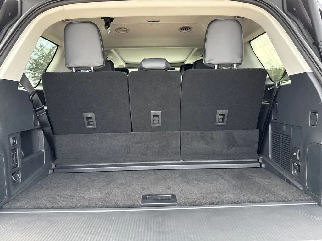 Ford Expedition Platinum 4x4 2026 — side view