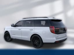 Ford Expedition Platinum 4x4 2026 — side view