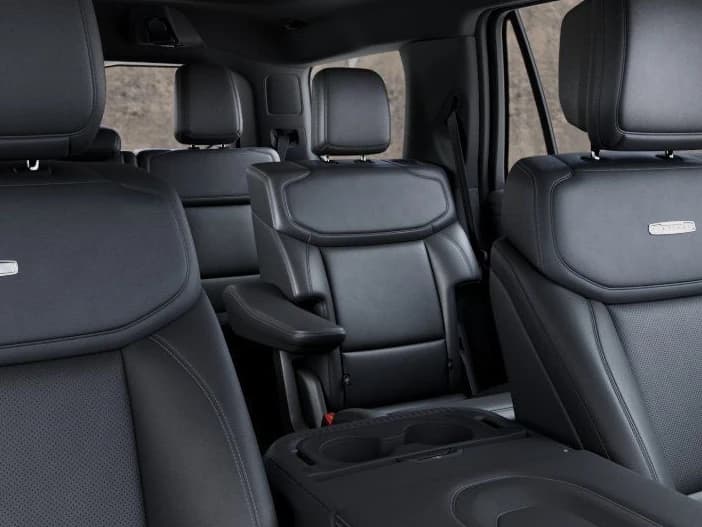 Ford Expedition Platinum 4x4 2027 — side view