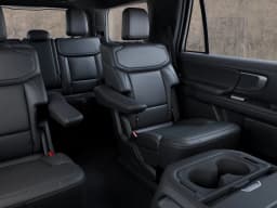 Ford Expedition Platinum 4x4 2027 — side view