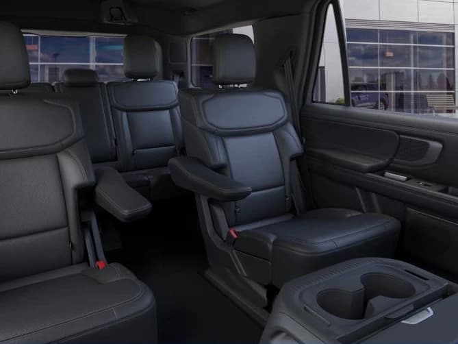Ford Expedition Platinum 4x4 2026 — side view
