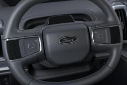 Ford Expedition Platinum 4x4 2026 — side view