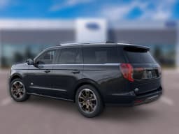 Ford Expedition King Ranch 4x4 2026 — side view