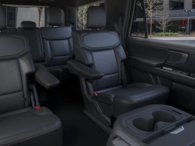 Ford Expedition Tremor 4x4 2025 — side view