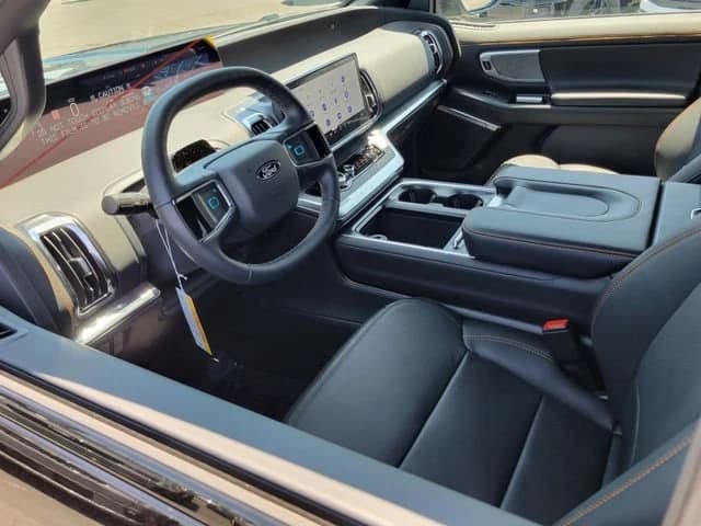 Ford Expedition Tremor 4x4 2026 — side view