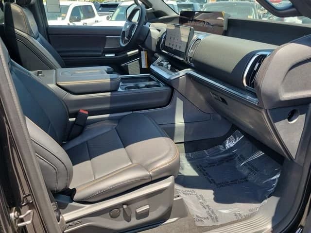 Ford Expedition Tremor 4x4 2026 — side view