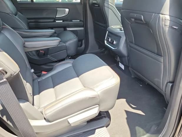 Ford Expedition Tremor 4x4 2026 — side view