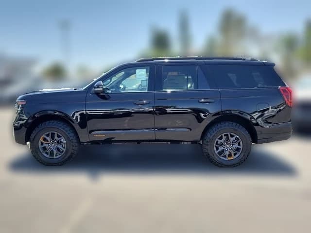 Ford Expedition Tremor 4x4 2026 — side view