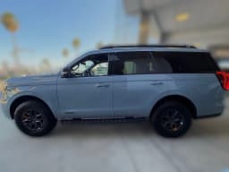 Ford Expedition Tremor 4x4 2026 — side view