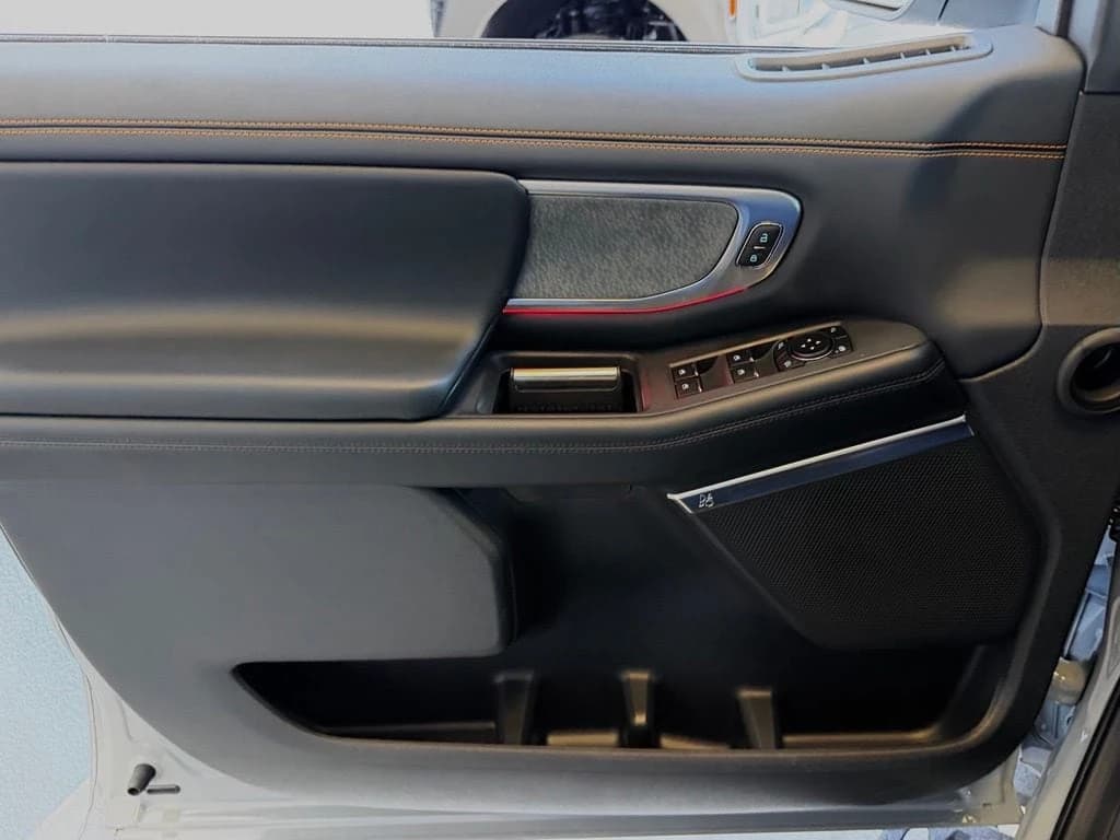Ford Expedition Tremor 4x4 2026 — side view
