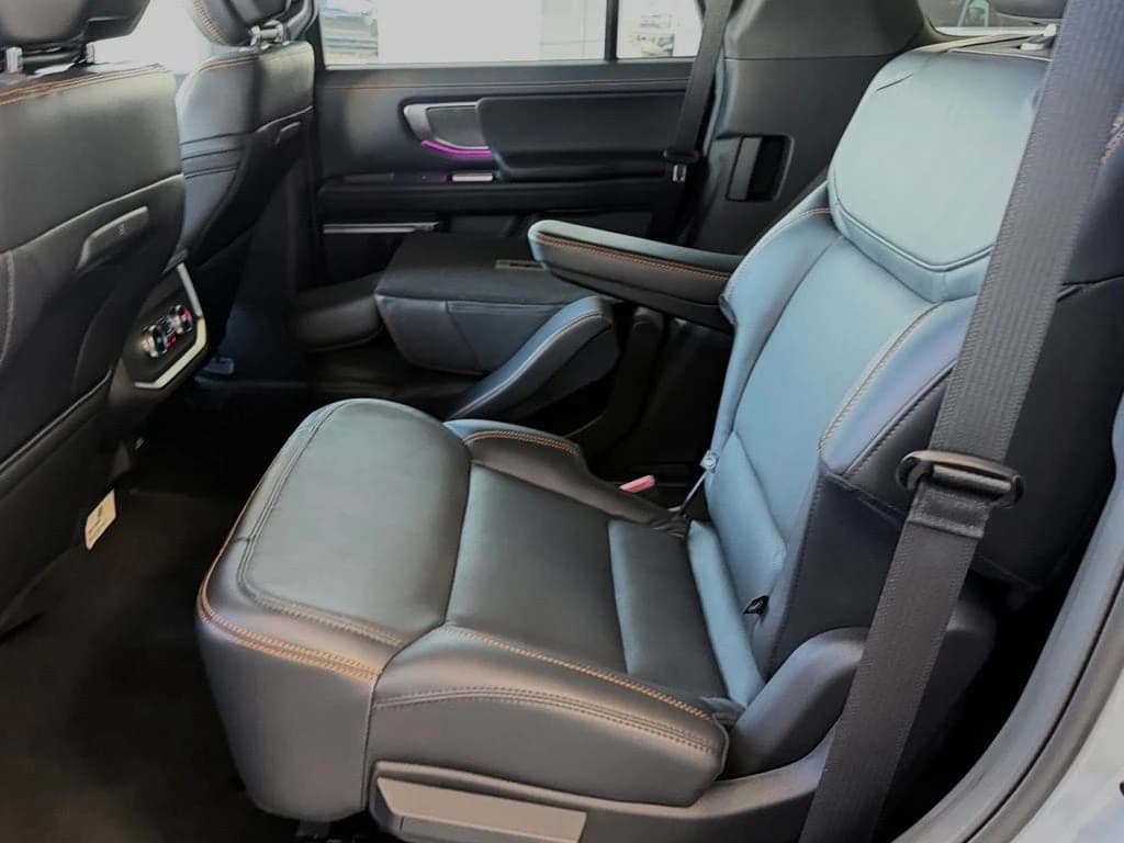 Ford Expedition Tremor 4x4 2026 — side view