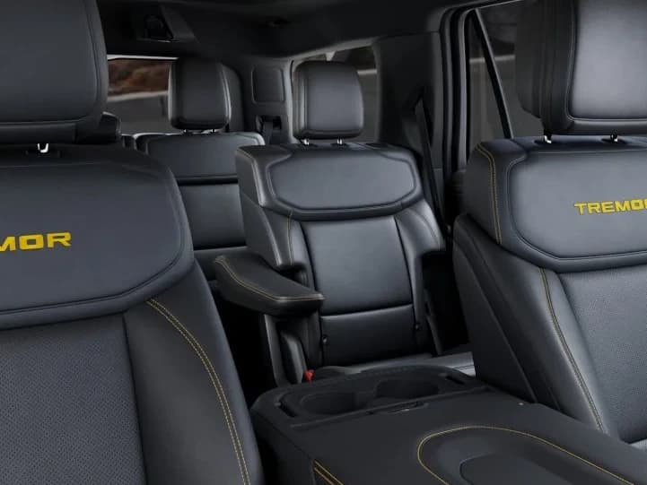 Ford Expedition Tremor 4x4 2027 — side view