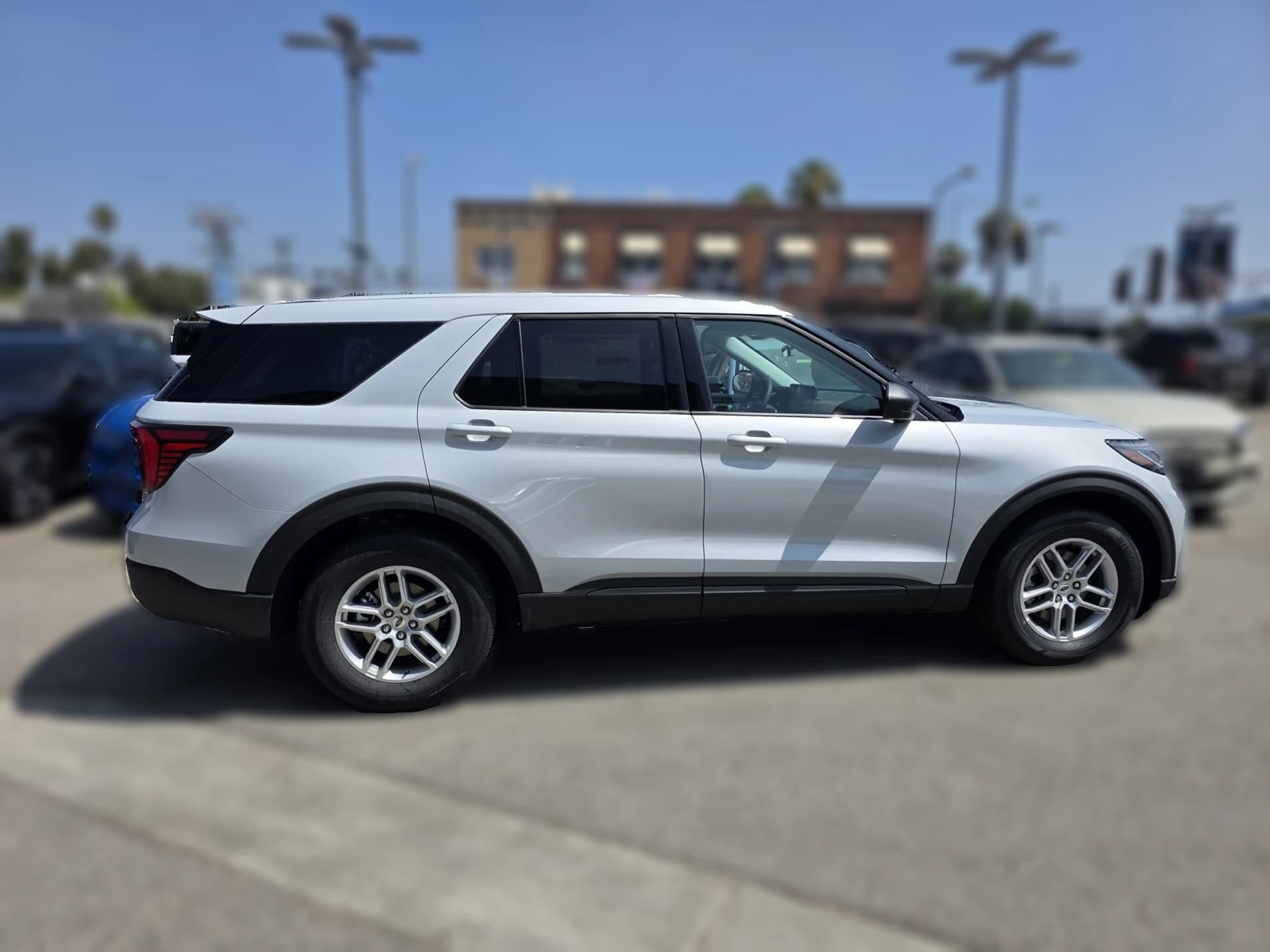 Ford Explorer Active w/100A Pkg RWD 2026 — side view