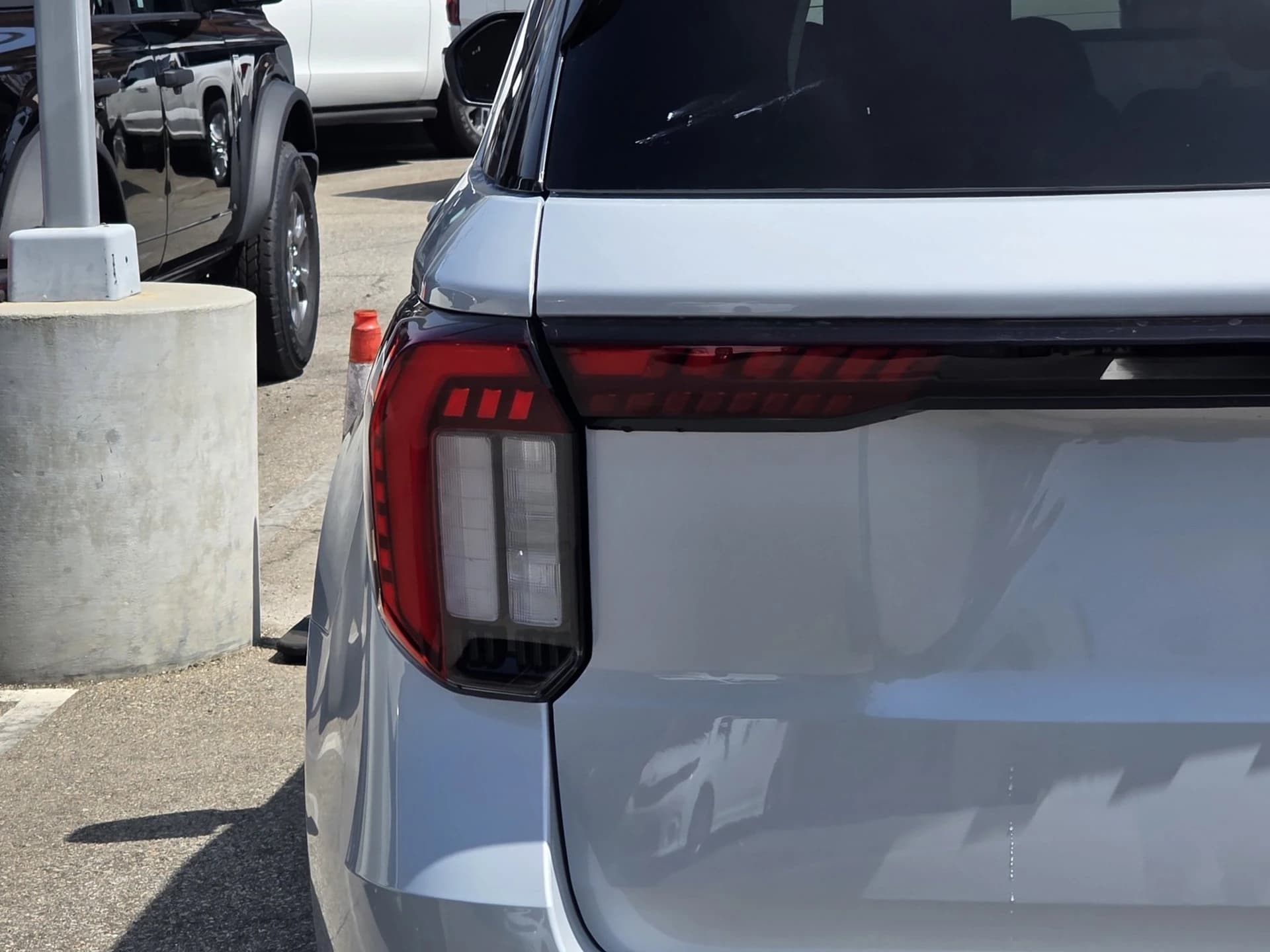 Ford Explorer Active w/100A Pkg RWD 2026 — side view