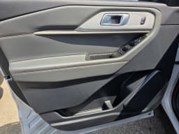 Ford Explorer Active w/100A Pkg RWD 2026 — side view