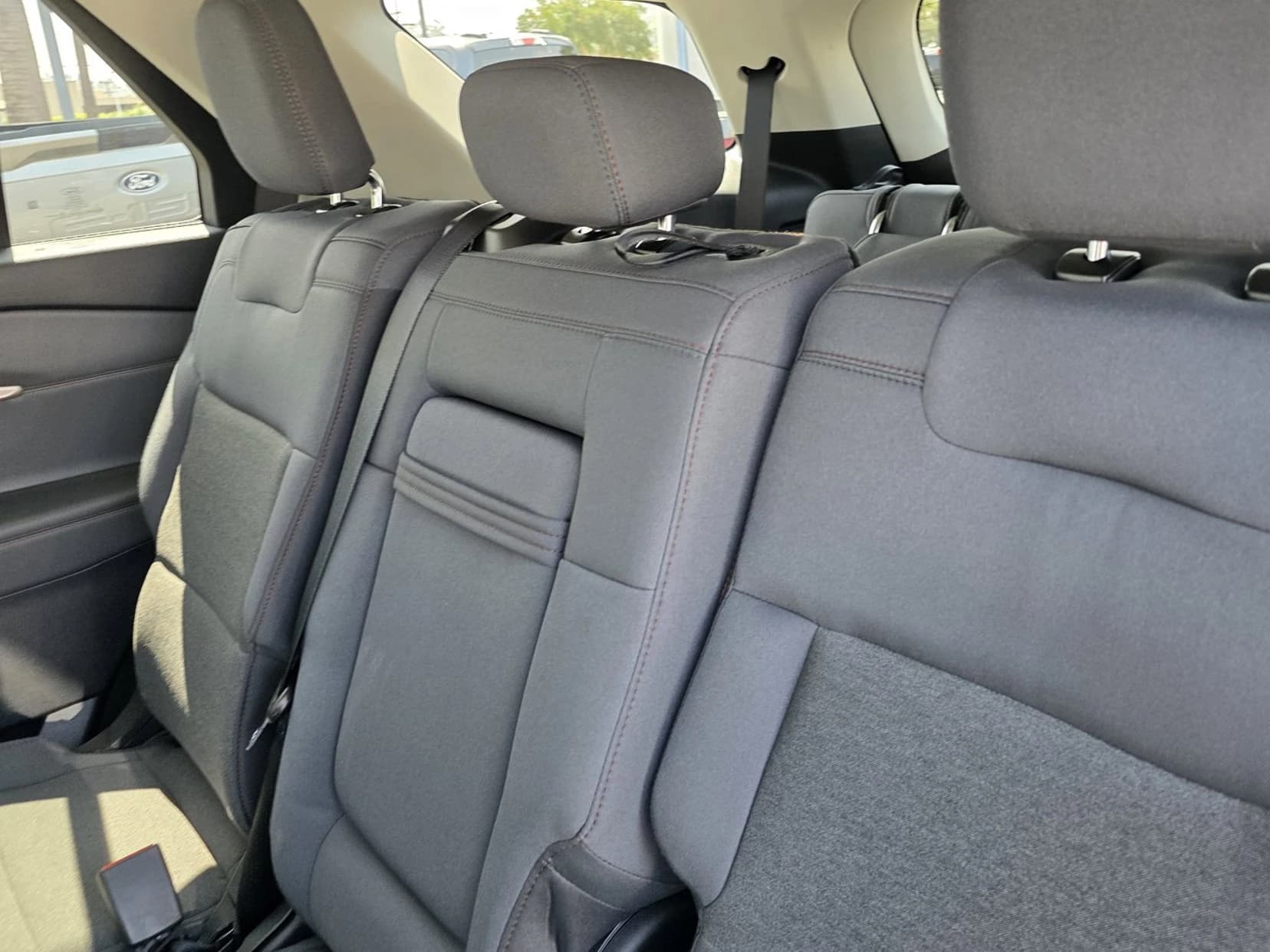 Ford Explorer Active w/100A Pkg RWD 2026 — side view