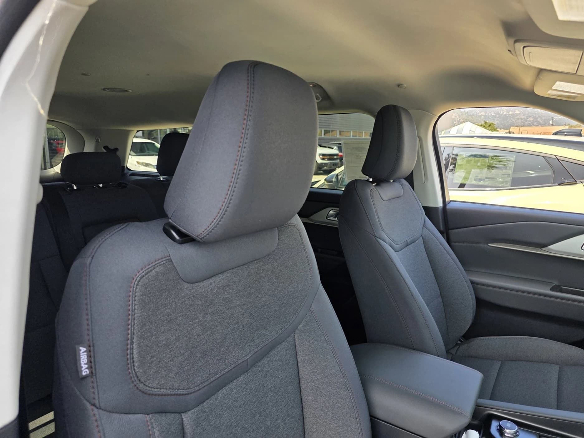 Ford Explorer Active w/100A Pkg RWD 2026 — side view