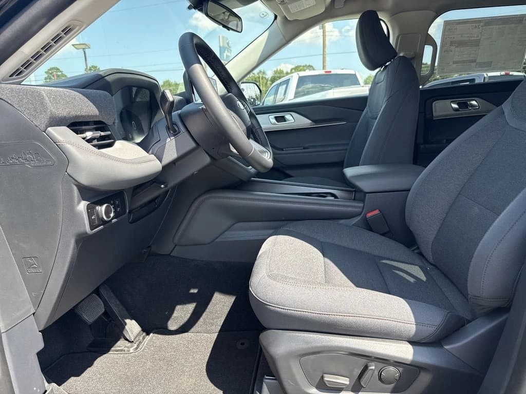Ford Explorer Active w/200A Pkg RWD 2026 — side view