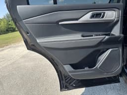 Ford Explorer Active w/200A Pkg RWD 2026 — side view