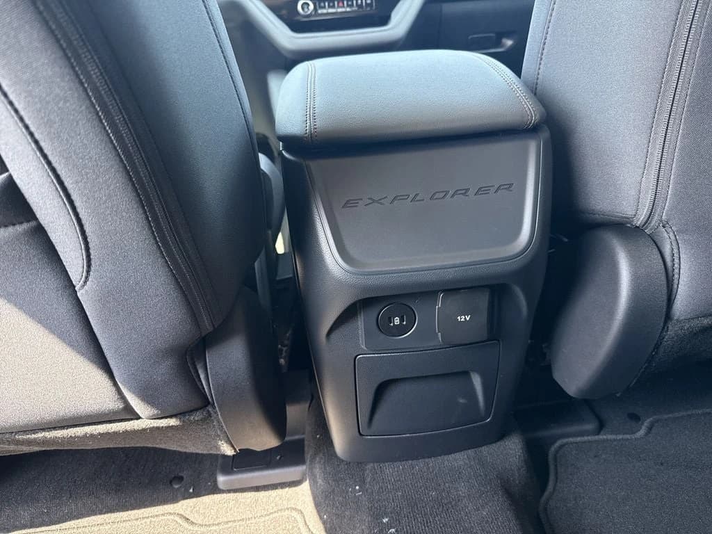 Ford Explorer Active w/200A Pkg RWD 2026 — side view