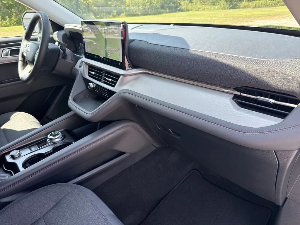 Ford Explorer Active w/200A Pkg RWD 2026 — side view