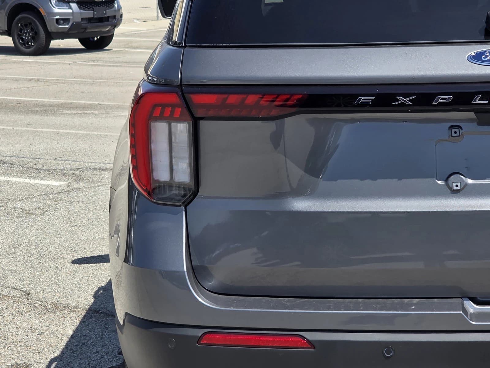 Ford Explorer Active w/100A Pkg RWD 2026 — side view