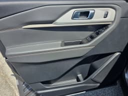 Ford Explorer Active w/100A Pkg RWD 2026 — side view