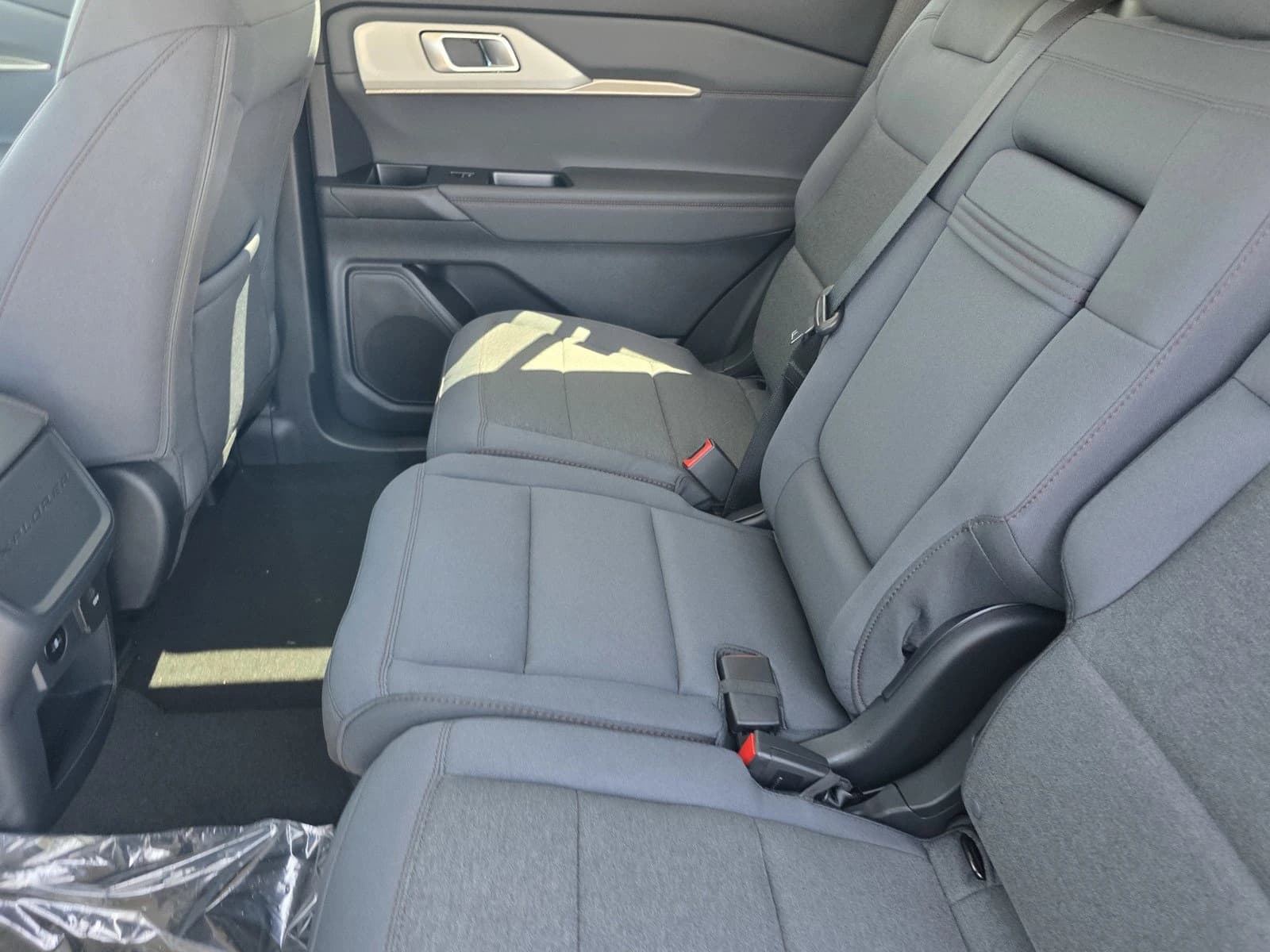 Ford Explorer Active w/100A Pkg RWD 2026 — side view