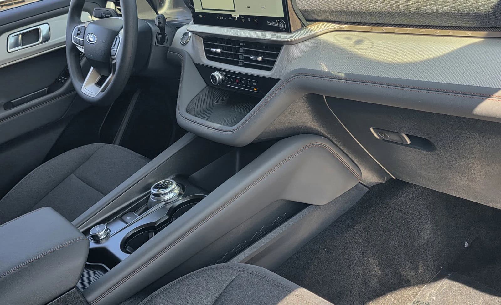 Ford Explorer Active w/100A Pkg RWD 2026 — side view