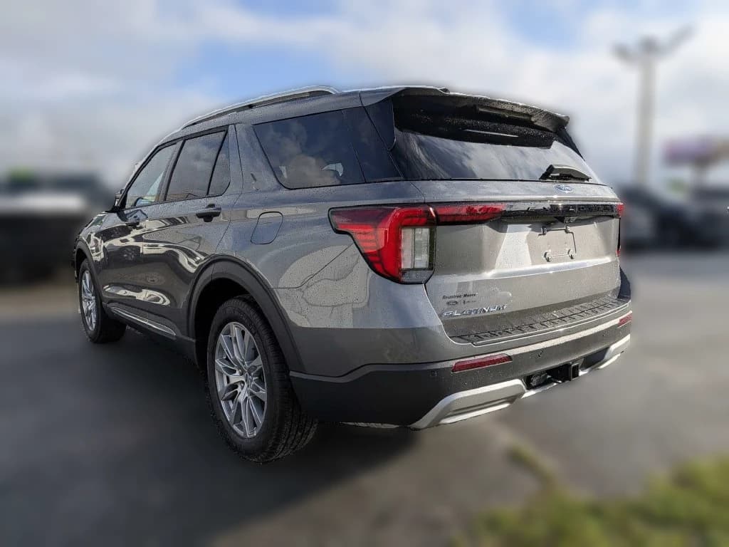 Ford Explorer Platinum RWD 2026 — side view