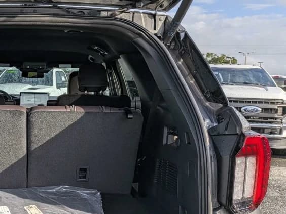 Ford Explorer Platinum RWD 2026 — side view