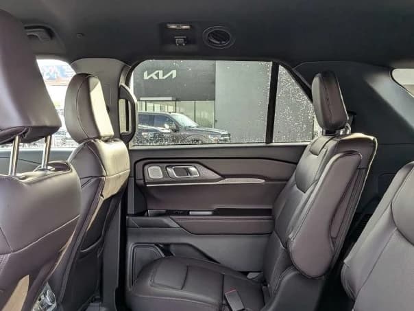 Ford Explorer Platinum RWD 2026 — side view