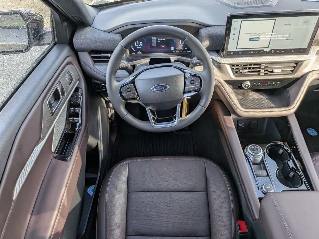 Ford Explorer Platinum RWD 2026 — side view