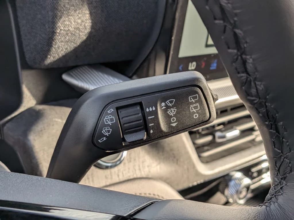 Ford Explorer Platinum RWD 2026 — side view