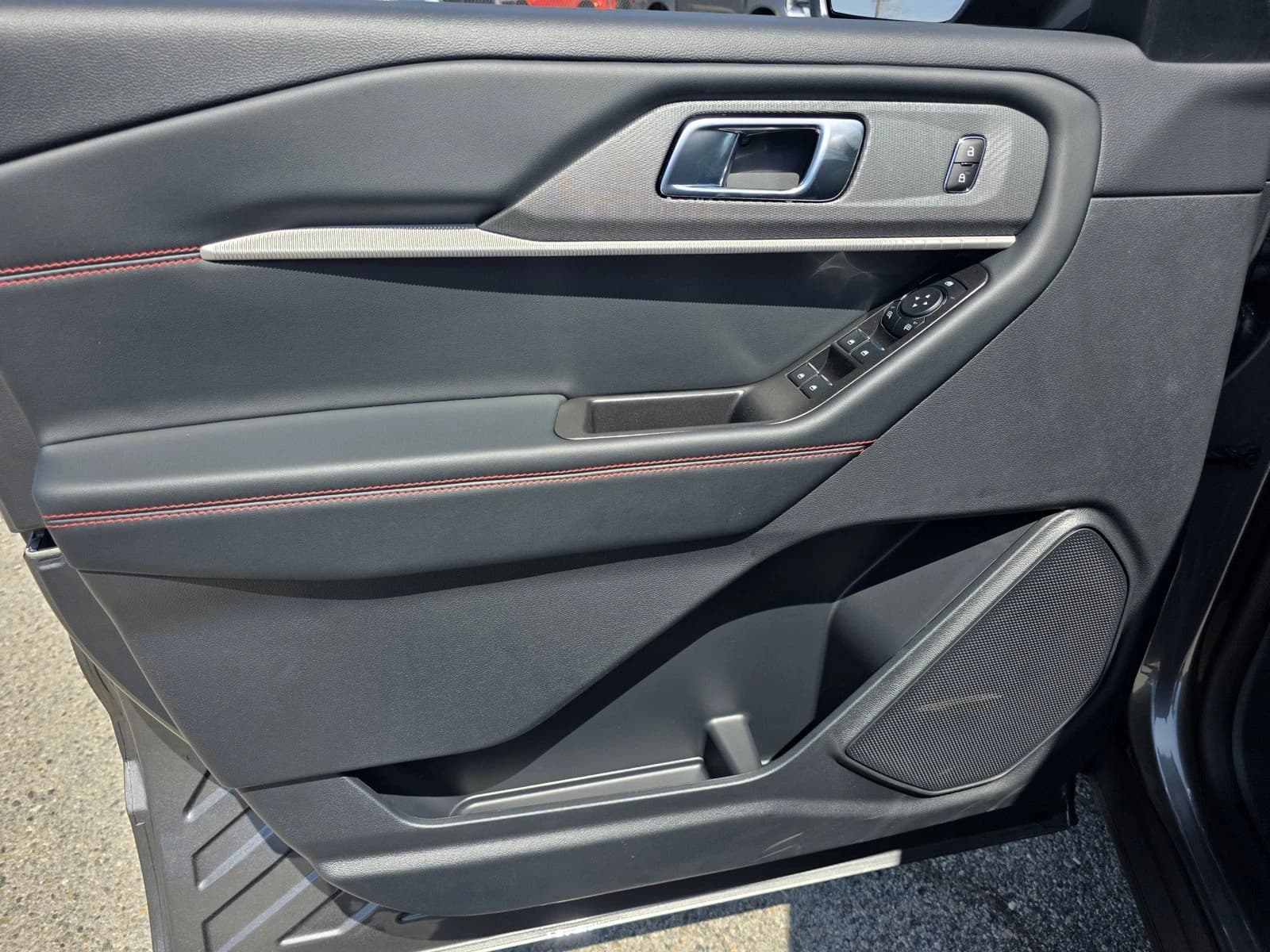 Ford Explorer ST-Line RWD 2026 — side view